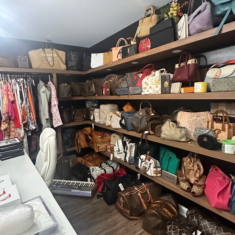 Shop with Mish an Drea!!!! - Picture 6 of 7